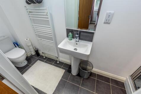 The Lodge, Westbury on Trym Ensuite.jpg