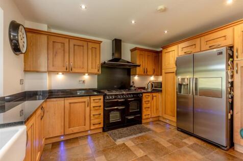 The Lodge, Westbury on Trym Kitchen 4.jpg