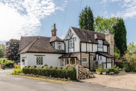 The Lodge, 1 Knole Park Almondsbury Front.jpg