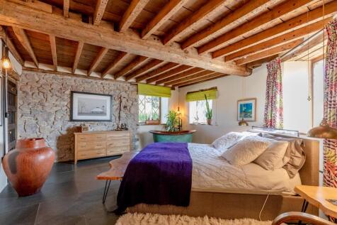 The Lodge, 1 Knole Park Almondsbury Bed 1.jpg