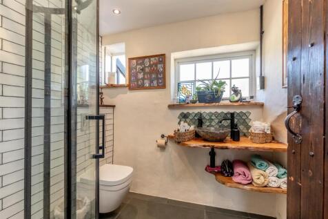 The Lodge, 1 Knole Park Almondsbury WC.jpg