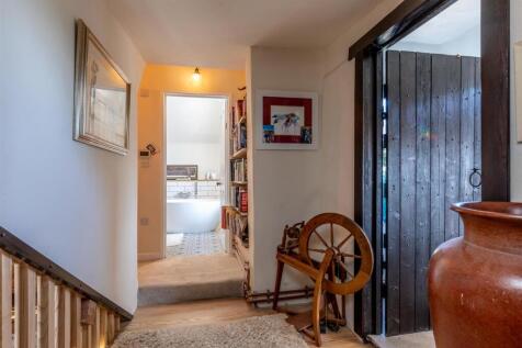 The Lodge, 1 Knole Park Almondsbury Landing.jpg