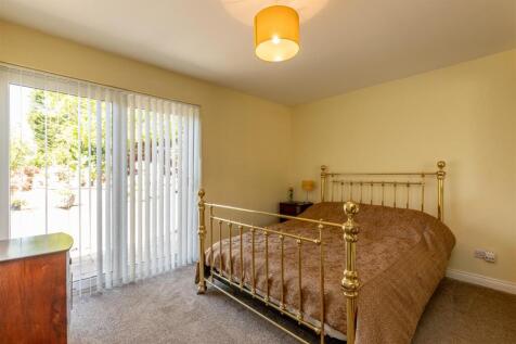 Lyndale, Over Lane Bed 1.jpg