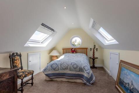 Lyndale, OVer Lane Bed 3.jpg