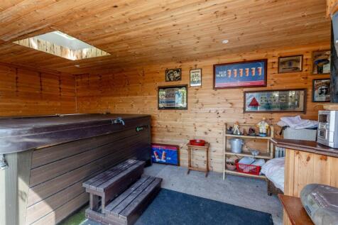 Lyndale, Over Lane Hot Tub.jpg