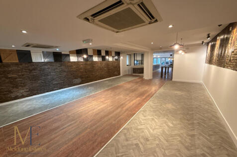 Ground Bar_Dining arae.JPG