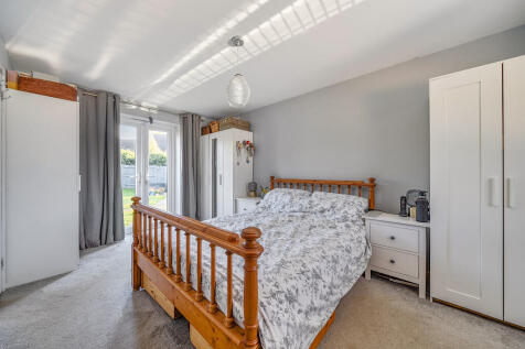 1370164-9-68fb4f4...