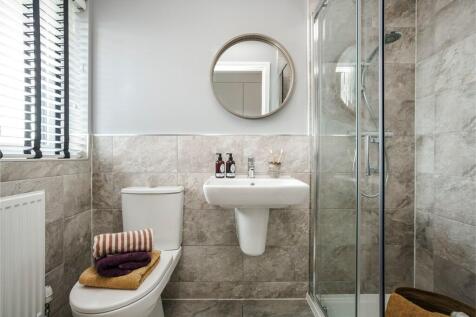 A generous ensuite shower room connected to the main bedroom.