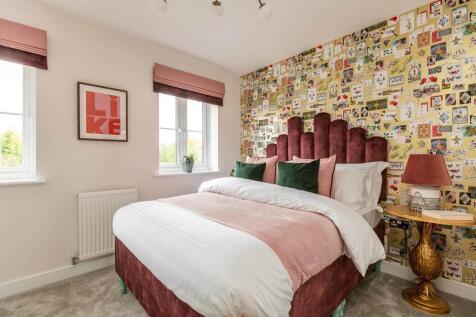 A second double bedroom means you don&#39;t need to compromise on space