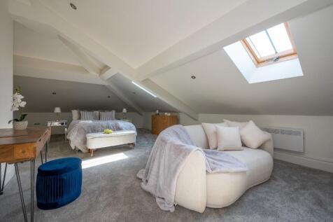 Master seating area