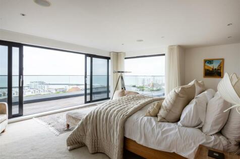 Principal bedroom