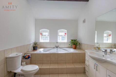 Downstairs Bathroom 