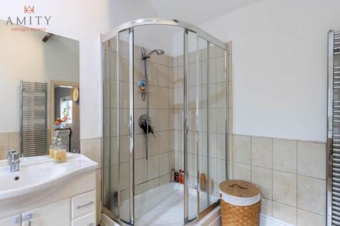 Downstairs Bathroom 