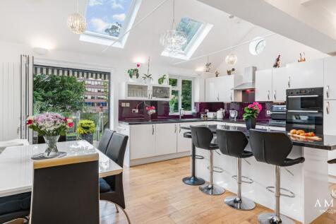 Open Plan Kitchen/Living Area