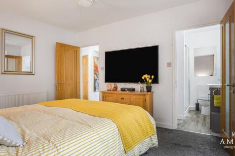 Master Bedroom &amp; En Suite