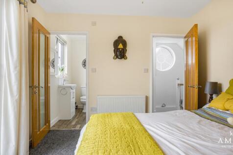 Top Floor Rear Bedroom 