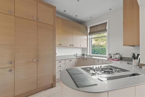 Kitchen 2.jpg