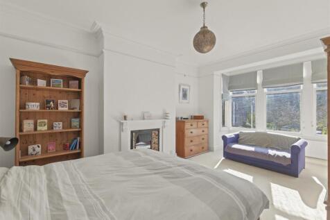 Bed 1.jpg