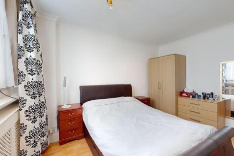 A spacious and neatly presented master bedroom ...