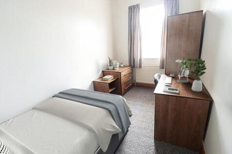 Bright and inviting double bedroom featuring am...