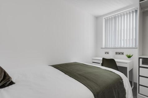A bright and tidy double bedroom featuring a co...