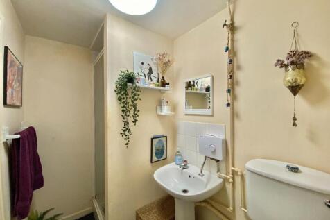 A well-maintained bathroom featuring stylish de...
