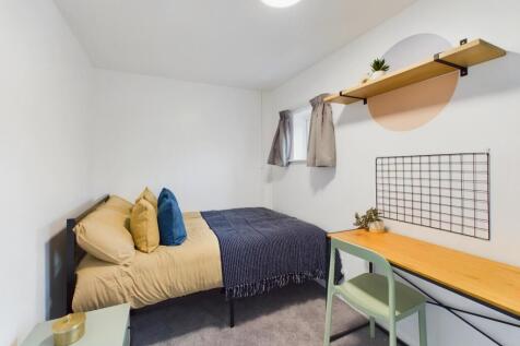 A cozy and inviting double bedroom featuring a ...