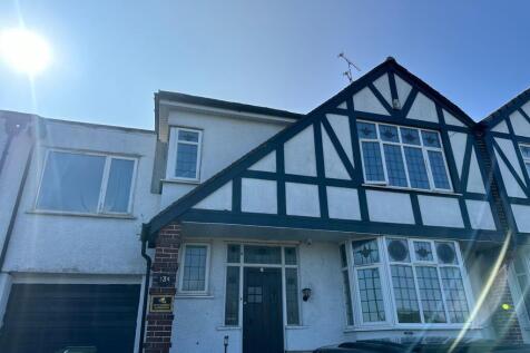 Bright and charming semi-detached house featuri...