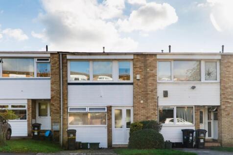 A well-maintained terraced house with a clean f...