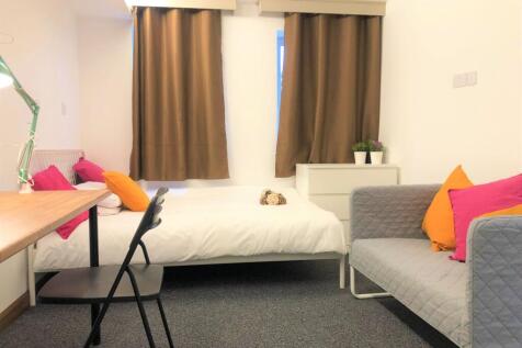 A bright and tidy single bedroom featuring a co...