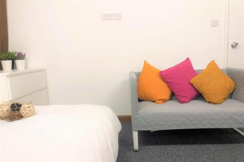 Bright and tidy double bedroom featuring a comf...