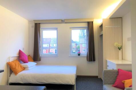 Bright and inviting double bedroom featuring tw...