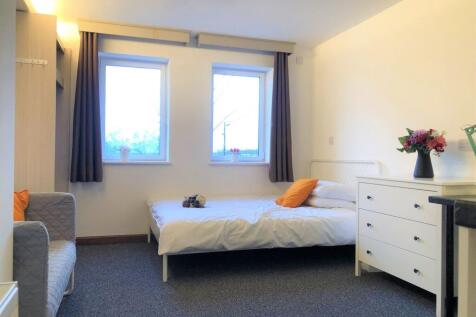 Bright and inviting double bedroom featuring tw...