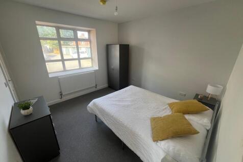 A bright and tidy double bedroom featuring a la...