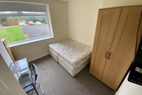 A bright and tidy double bedroom with a comfort...