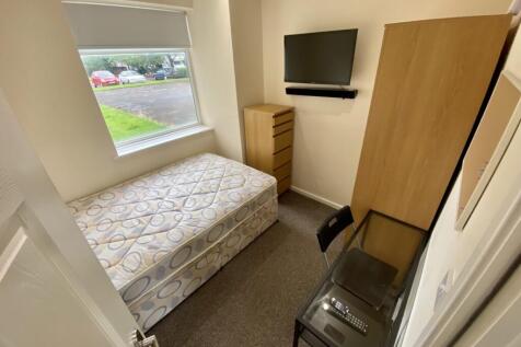A bright and tidy double bedroom featuring mode...