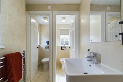 A spacious and immaculate large bathroom featur...