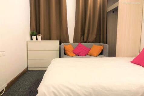 A cozy double bedroom featuring a neatly made b...