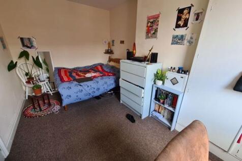 Cozy single bedroom featuring a comfortable bed...