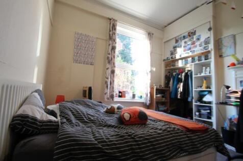 A cozy bedroom featuring a double bed with a st...