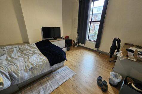 A cozy bedroom with a double bed, natural light...