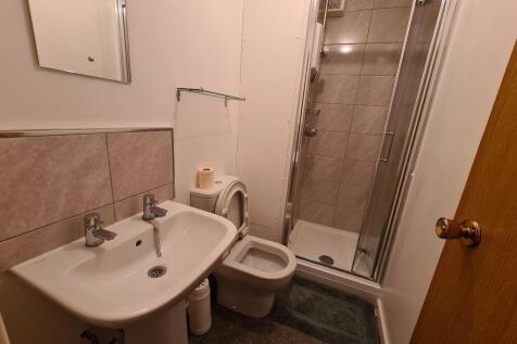 A well-maintained bathroom featuring a white ce...