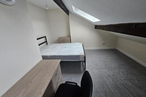 Bright attic-style double bedroom with sloped c...