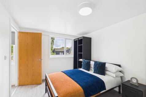 Bright, neatly styled double bedroom with a com...