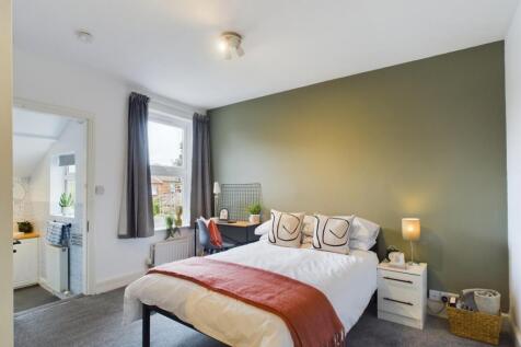 A spacious and well-lit double bedroom featurin...