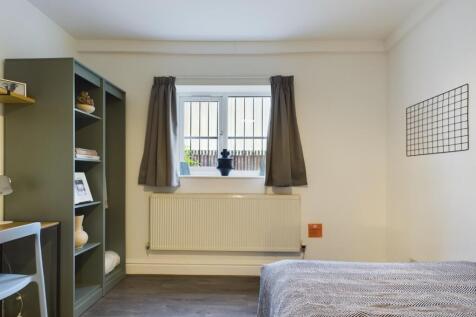A bright and inviting double bedroom with moder...