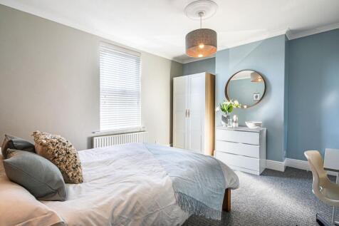 A spacious and inviting bedroom featuring a com...