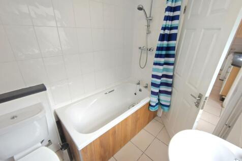 Bright, well-maintained bathroom with a combine...