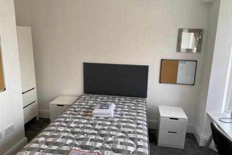 Bright, tidy single bedroom with a fresh mattre...