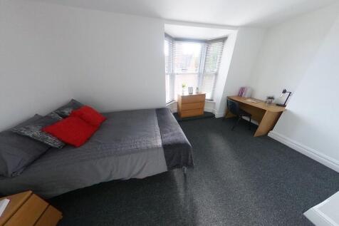 Bright, well-presented bedroom with a double be...